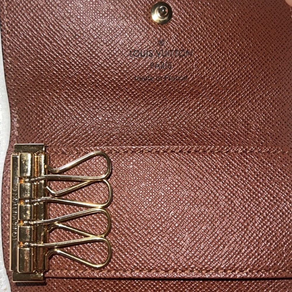 Louis Vuitton 4 Key Holder - Picture 3 of 10